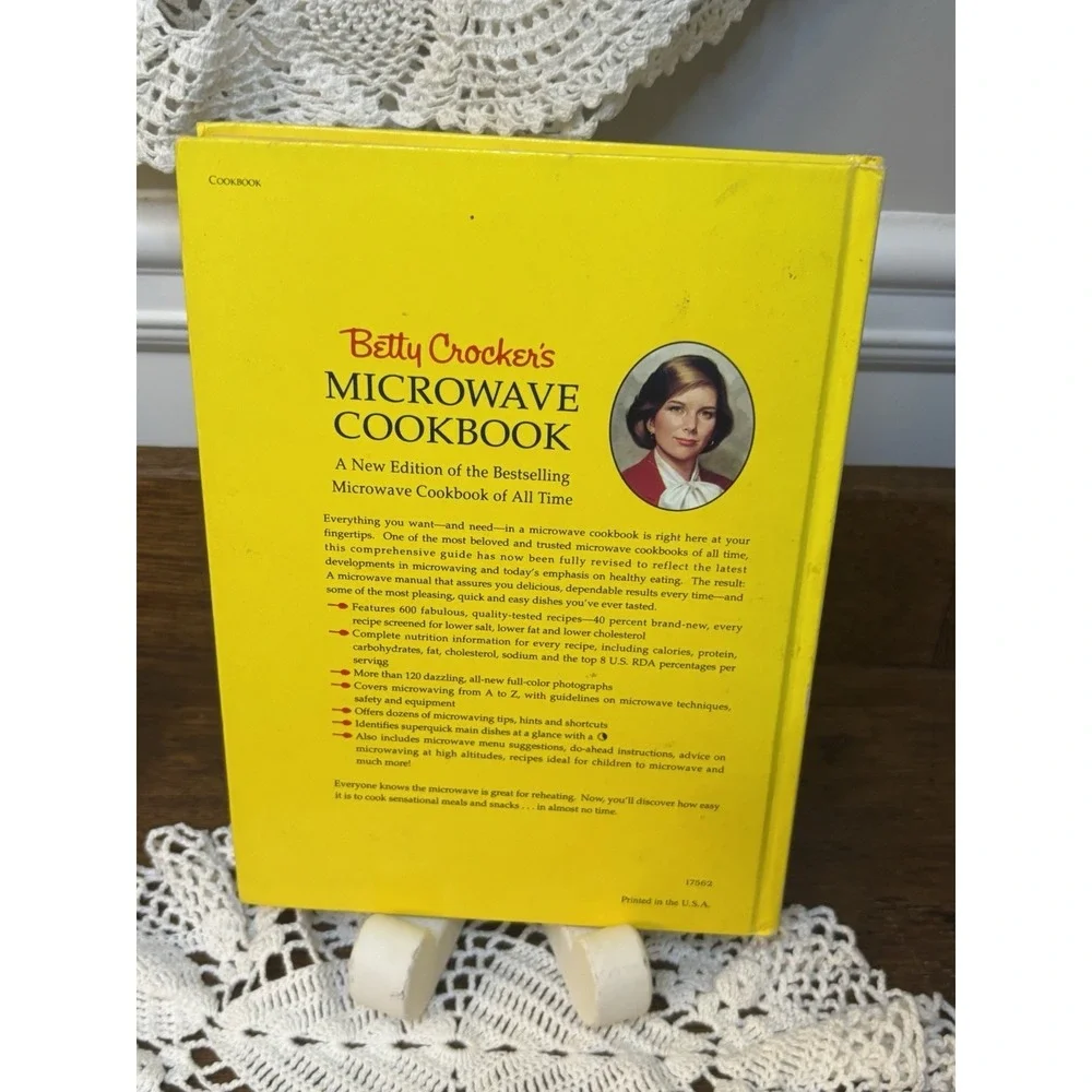 Betty Crocker's Microwave Cookbook‎ Hardcover VTG 1982